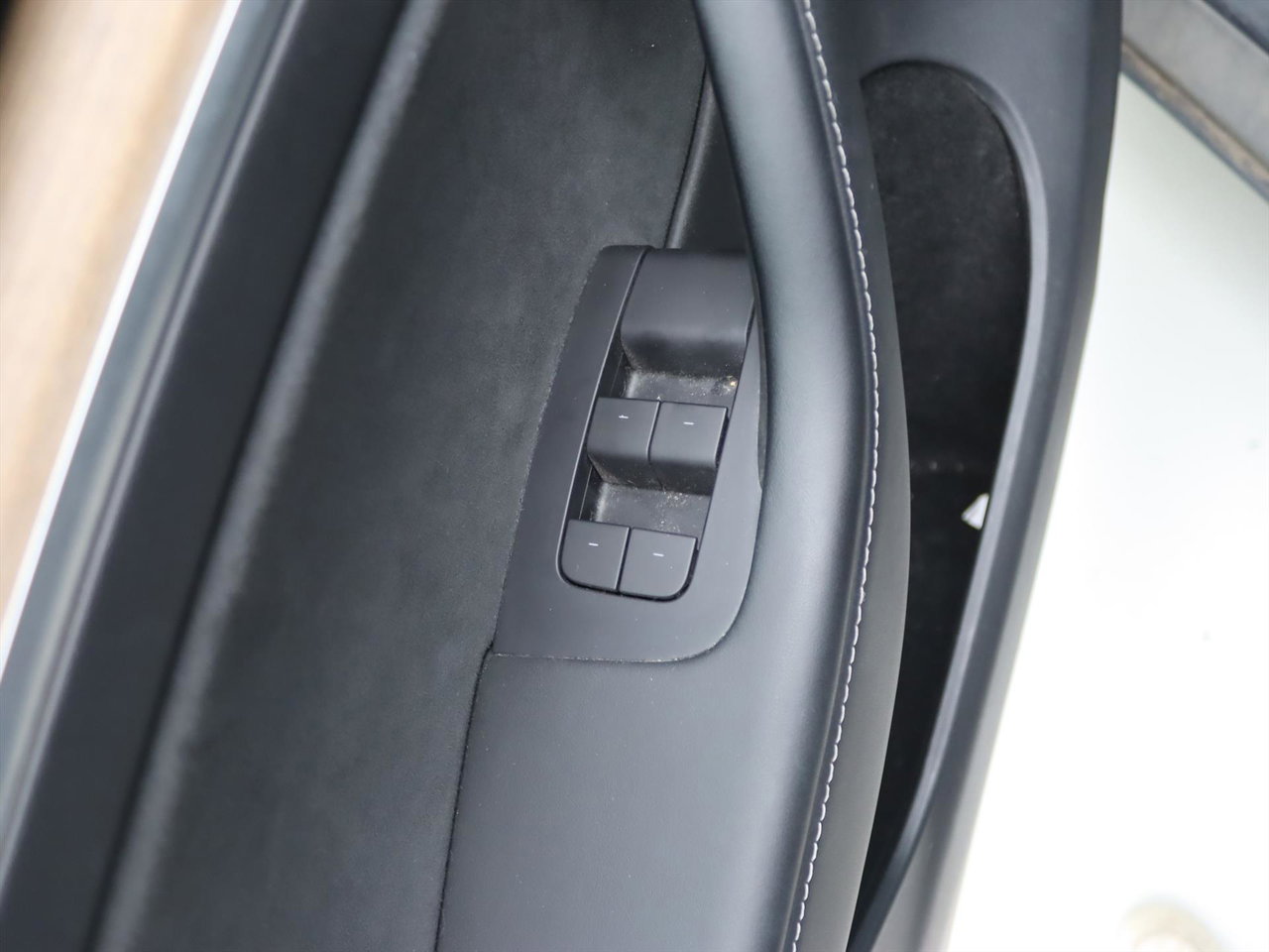 Tesla Model Y Long Range AWD 75kWh 358PK [ TREKHAAK+FSD+AUTOPILOT+PANO+LEDER+STOELVERWARMING ] 24