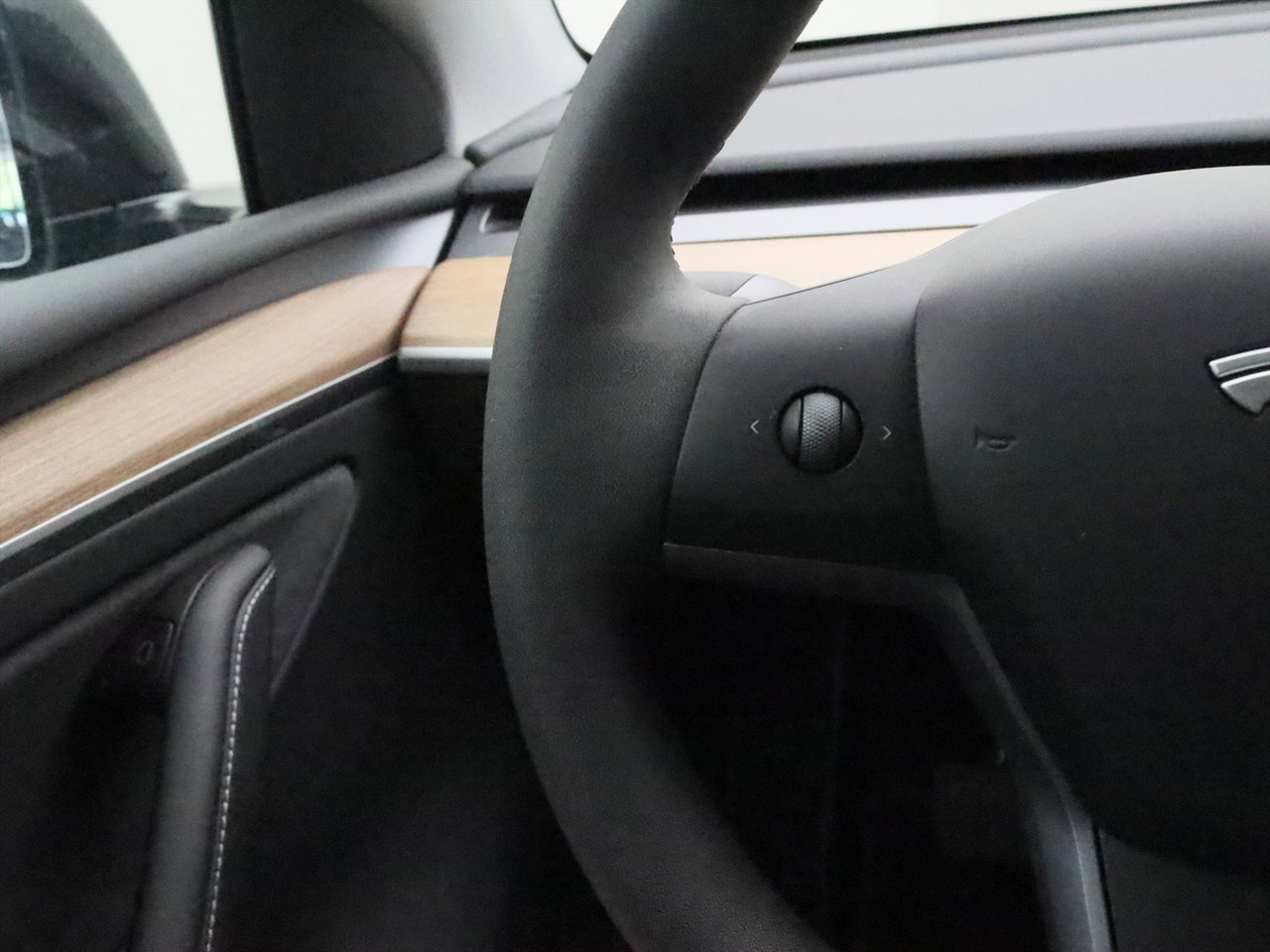 Tesla Model Y Long Range 345pk AWD 28