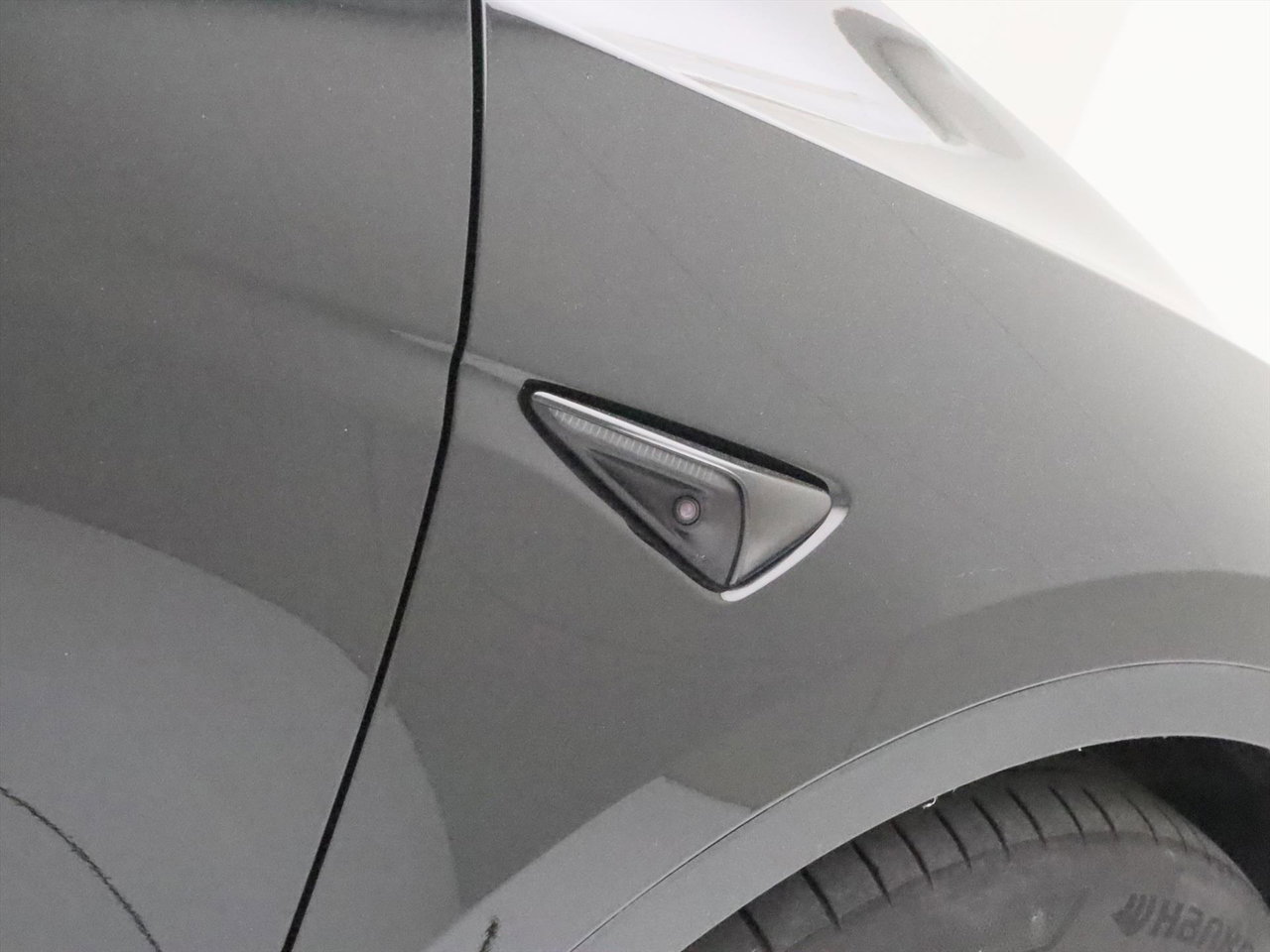 Tesla Model Y Long Range 345pk AWD 14