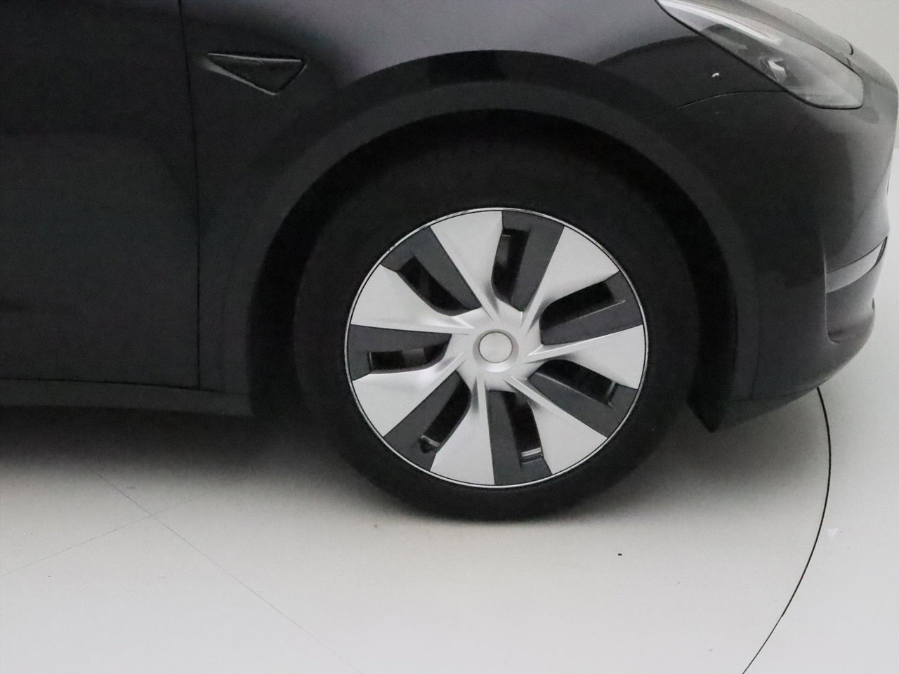 Tesla Model Y Long Range 345pk AWD 13