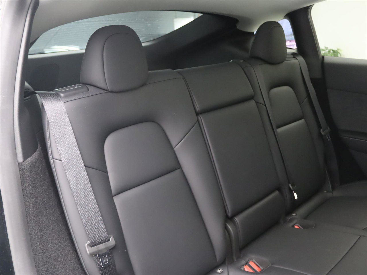 Tesla Model Y Long Range 345pk AWD 17