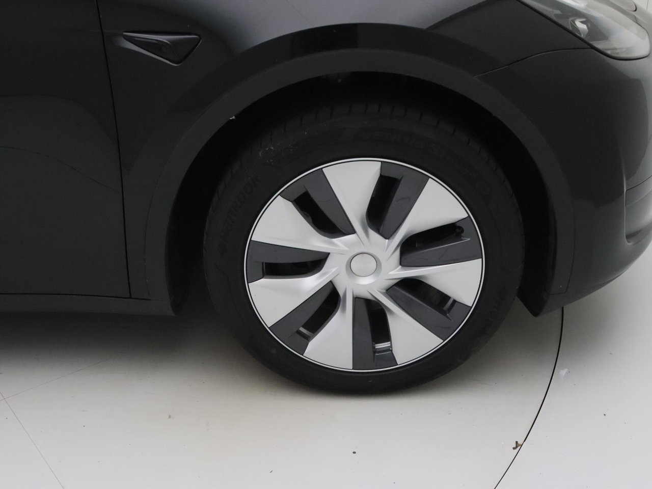 Tesla Model Y Standard RWD Plus 351pk 94,5% SoH [ HW4+LFP ACCU+AUTOPILOT+19 INCH+PREMIUM AUDIO ] 12