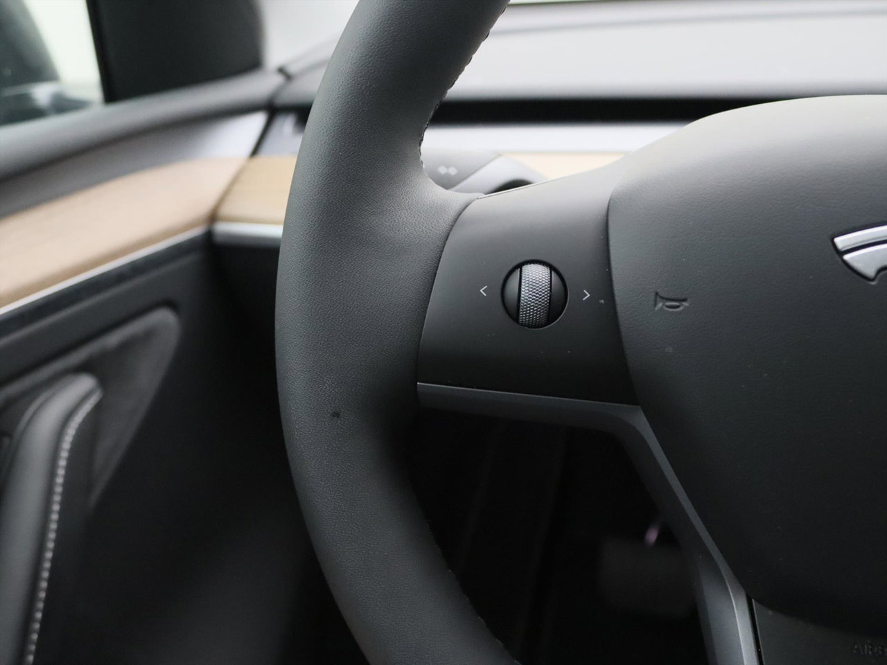 Tesla Model Y Standard RWD Plus 351pk 94,5% SoH [ HW4+LFP ACCU+AUTOPILOT+19 INCH+PREMIUM AUDIO ] 27