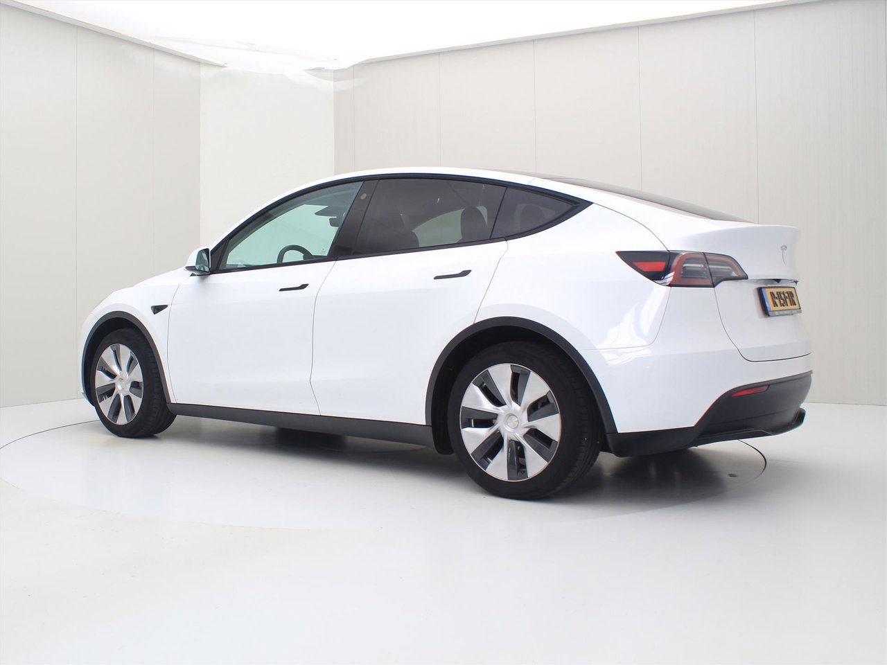 Tesla Model Y Standard RWD Plus 351pk 92,5% SoH AMD RYZEN [ LFP ACCU+AUTOPILOT+19 INCH+PREMIUM AUDIO ] 3