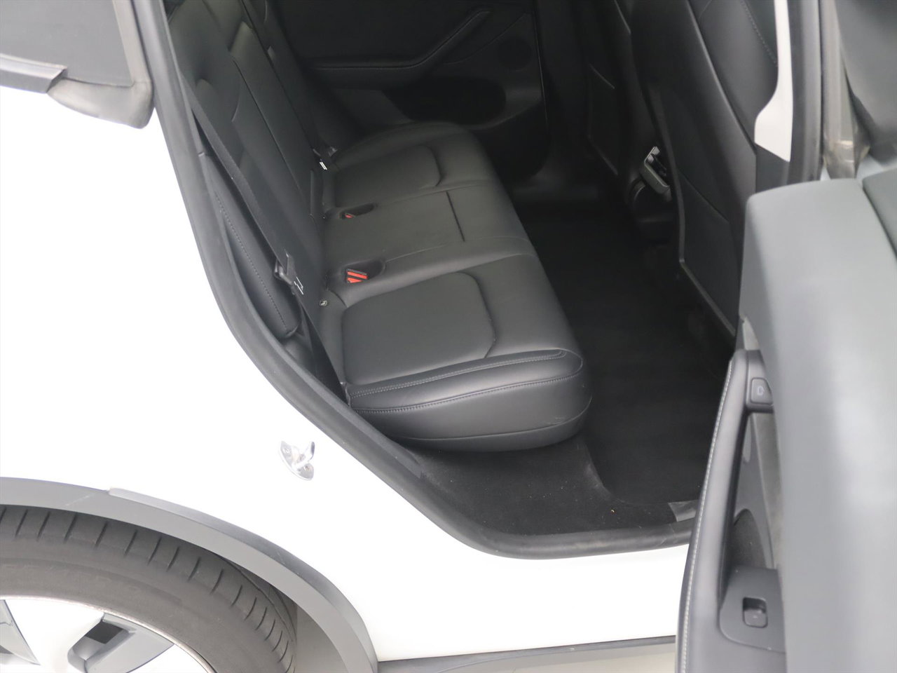 Tesla Model Y Standard RWD Plus 351pk 92,5% SoH AMD RYZEN [ LFP ACCU+AUTOPILOT+19 INCH+PREMIUM AUDIO ] 13
