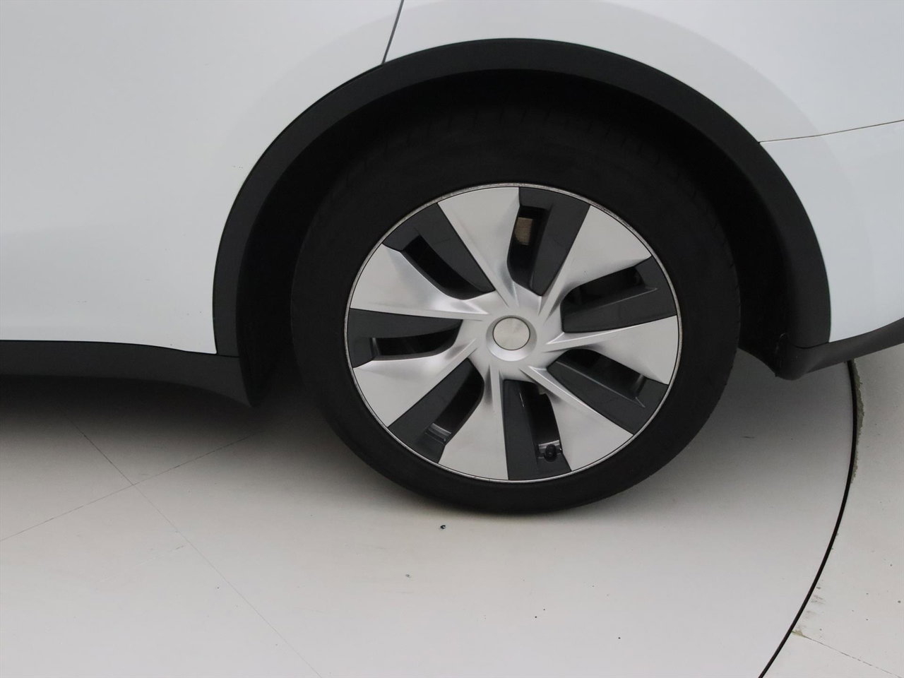 Tesla Model Y Standard RWD Plus 351pk 92,5% SoH AMD RYZEN [ LFP ACCU+AUTOPILOT+19 INCH+PREMIUM AUDIO ] 20