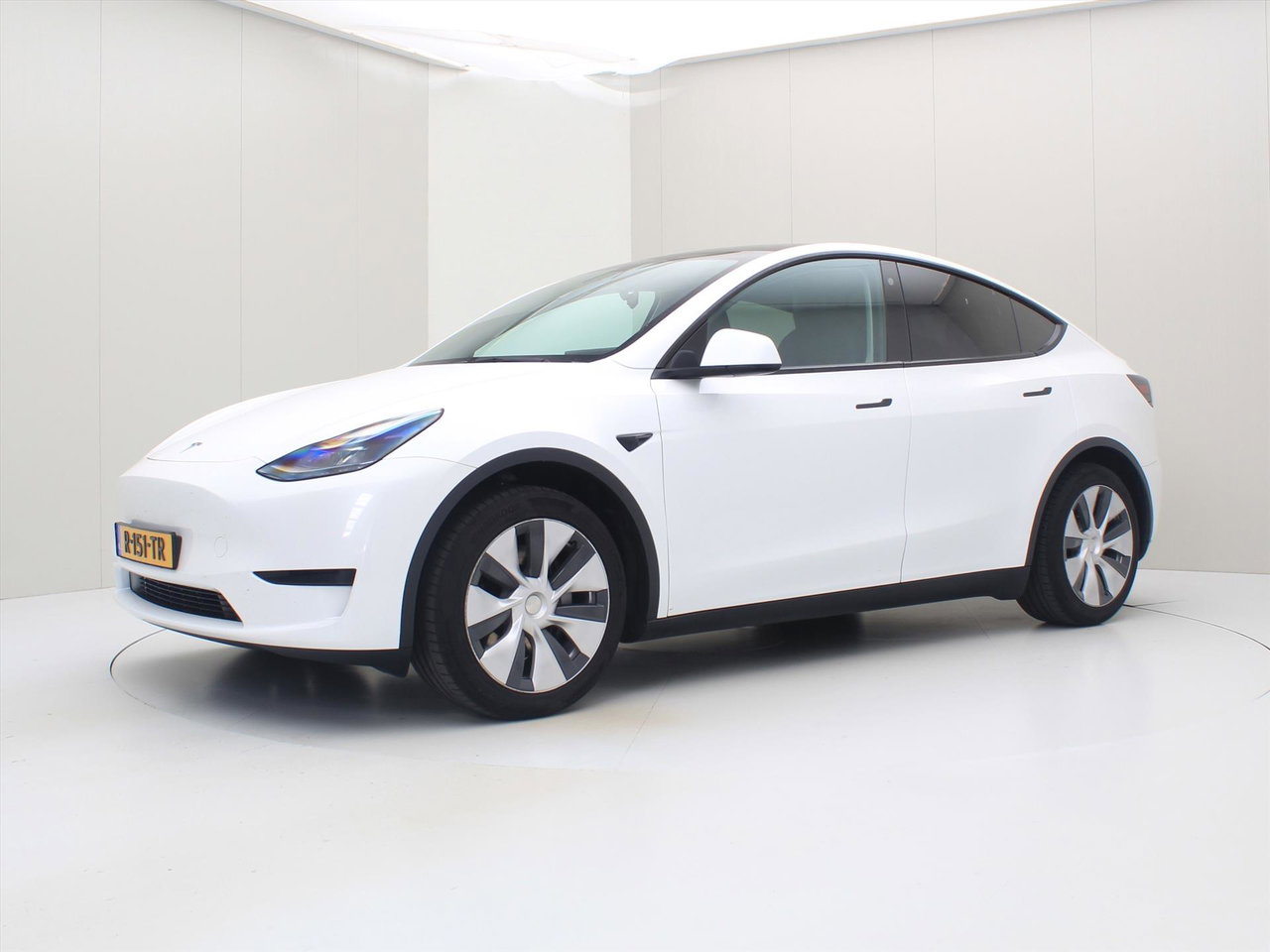 Tesla Model Y Standard RWD Plus 351pk 92,5% SoH AMD RYZEN [ LFP ACCU+AUTOPILOT+19 INCH+PREMIUM AUDIO ] 7