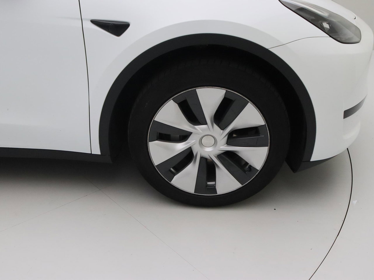 Tesla Model Y Standard RWD Plus 351pk 92,5% SoH AMD RYZEN [ LFP ACCU+AUTOPILOT+19 INCH+PREMIUM AUDIO ] 12