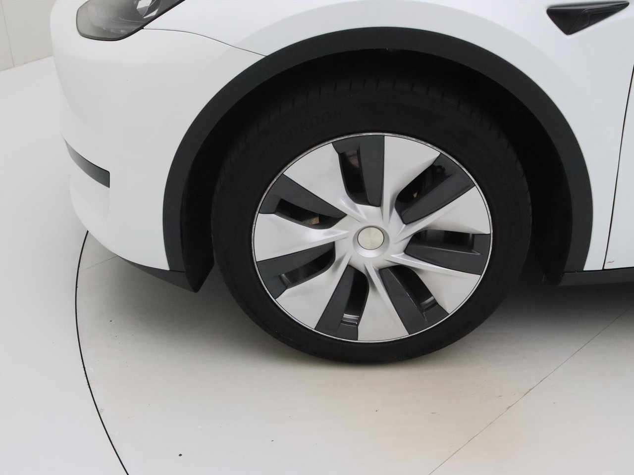 Tesla Model Y Standard RWD Plus 351pk 92,5% SoH AMD RYZEN [ LFP ACCU+AUTOPILOT+19 INCH+PREMIUM AUDIO ] 19