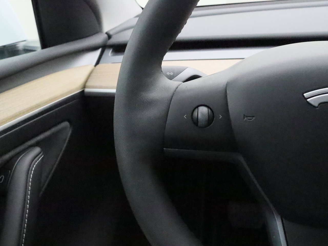 Tesla Model Y Standard RWD Plus 351pk 92,5% SoH AMD RYZEN [ LFP ACCU+AUTOPILOT+19 INCH+PREMIUM AUDIO ] 24
