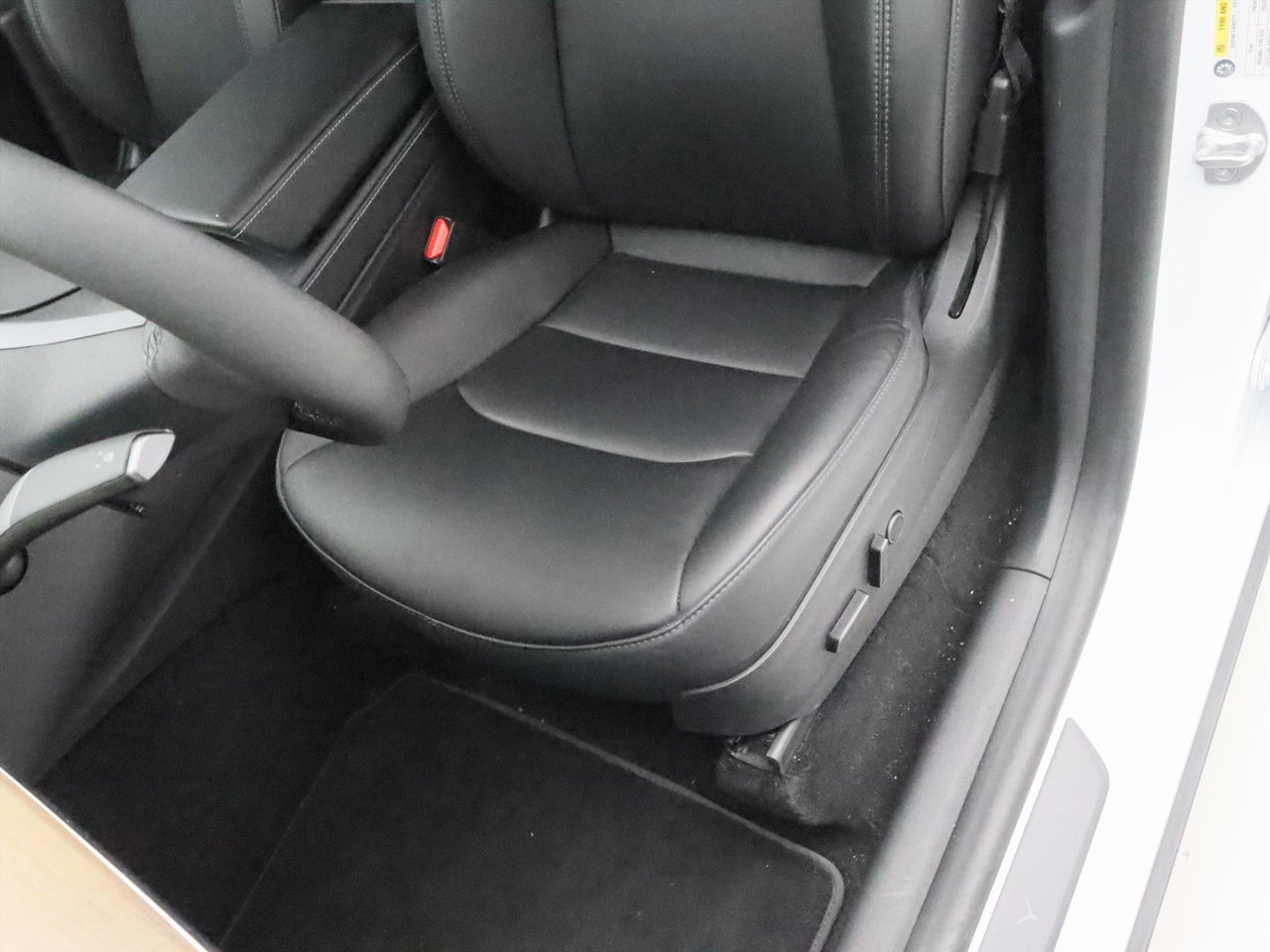 Tesla Model Y Standard RWD Plus 351pk 92,5% SoH AMD RYZEN [ LFP ACCU+AUTOPILOT+19 INCH+PREMIUM AUDIO ] 23