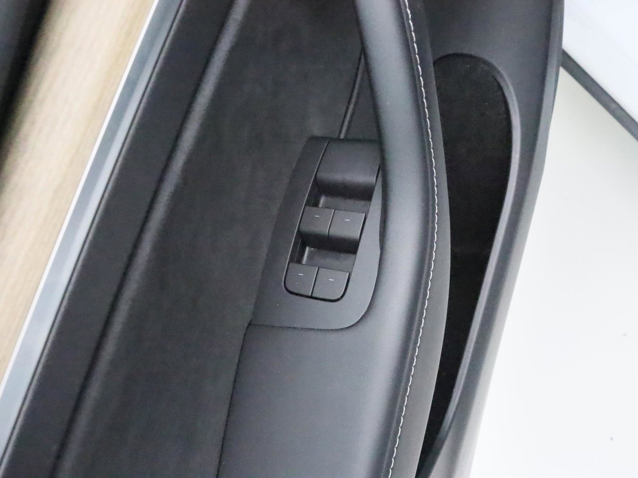 Tesla Model Y Standard RWD Plus 351pk 92,5% SoH AMD RYZEN [ LFP ACCU+AUTOPILOT+19 INCH+PREMIUM AUDIO ] 21