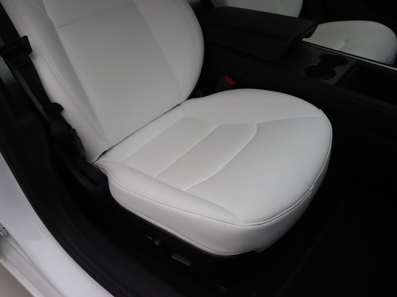 Tesla Model 3 Long-Range AWD 351pk 75 kWh FACELIFT 88,6% SoH [ WIT LEDER+WARMTEPOMP+AUTOPILOT+620KM WLTP+PREMIUM AUDIO ] 20
