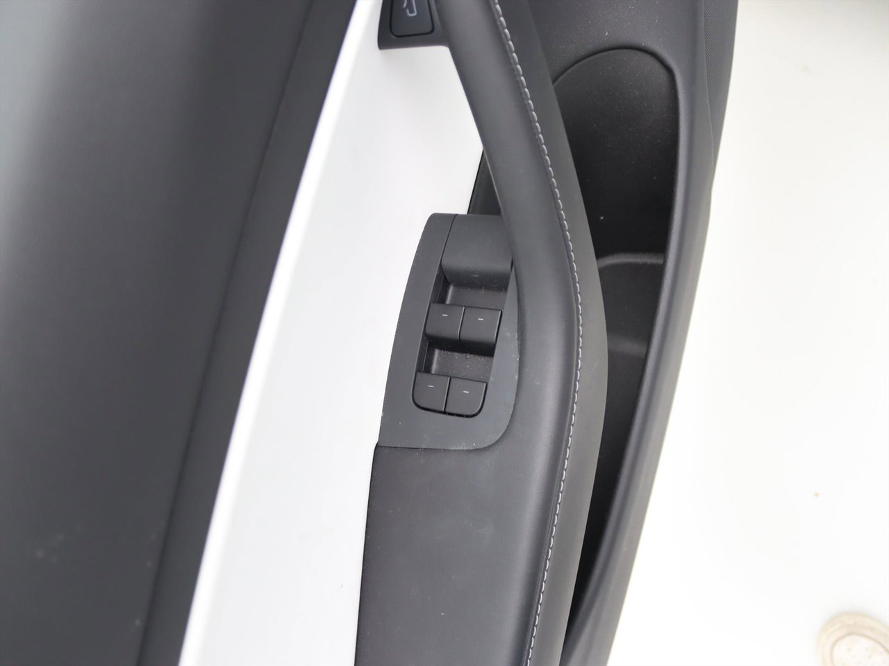 Tesla Model 3 Long-Range AWD 351pk 75 kWh FACELIFT 88,6% SoH [ WIT LEDER+WARMTEPOMP+AUTOPILOT+620KM WLTP+PREMIUM AUDIO ] 24