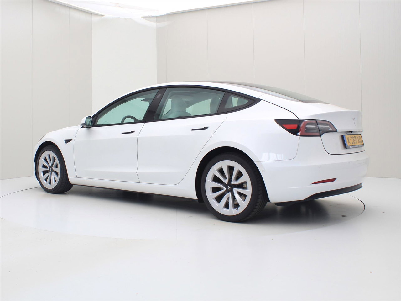 Tesla Model 3 Long-Range AWD 351pk 75 kWh FACELIFT 88,6% SoH [ WIT LEDER+WARMTEPOMP+AUTOPILOT+620KM WLTP+PREMIUM AUDIO ] 4
