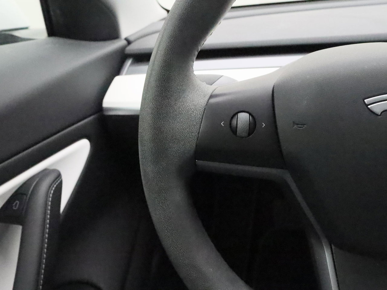 Tesla Model 3 Long-Range AWD 351pk 75 kWh FACELIFT 88,6% SoH [ WIT LEDER+WARMTEPOMP+AUTOPILOT+620KM WLTP+PREMIUM AUDIO ] 28