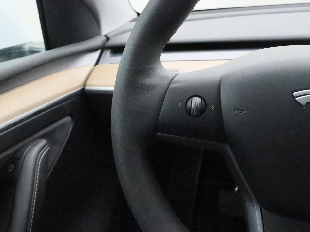 Tesla Model Y Standard RWD Plus 93.2% SoH [ AMD RYZEN+AUTOPILOT+19 INCH+PREMIUM AUDIO ] 20