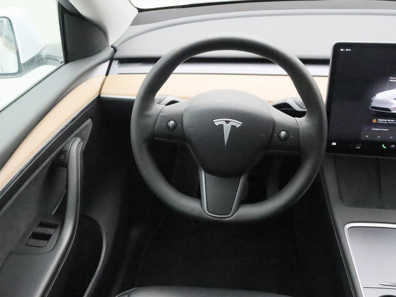 Tesla Model Y Standard RWD Plus 93.2% SoH [ AMD RYZEN+AUTOPILOT+19 INCH+PREMIUM AUDIO ] 19