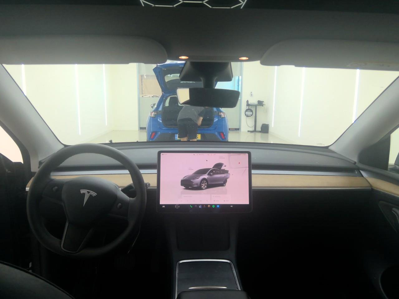 Tesla Model Y Long Range Dual Motor AWD 91,8% SoH Quicksilver [ AUTOPILOT+TREKHAAK+PANORAMADAK+STOELVERWARMING ] 2