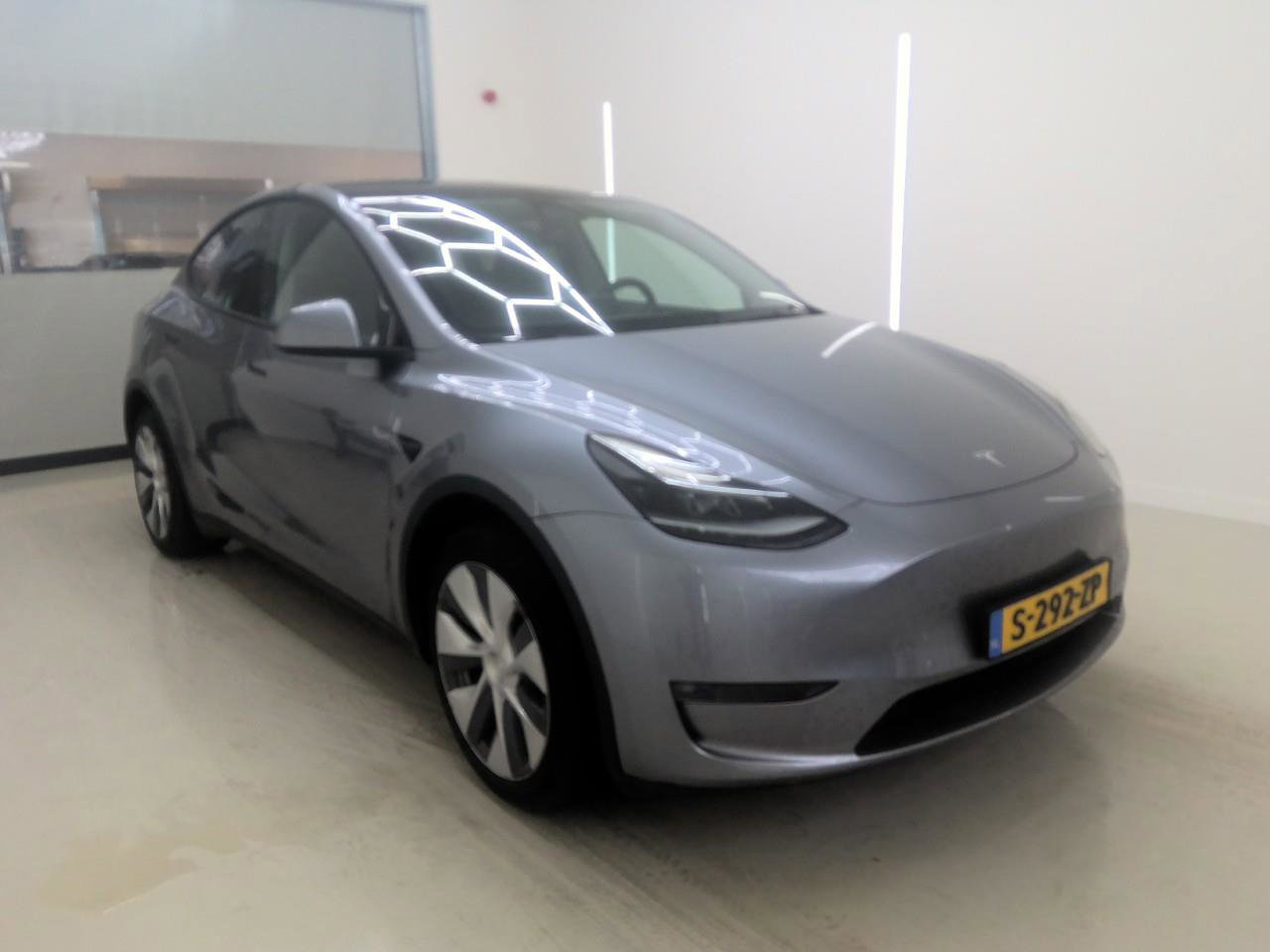 Tesla Model Y Long Range Dual Motor AWD 91,8% SoH Quicksilver [ AUTOPILOT+TREKHAAK+PANORAMADAK+STOELVERWARMING ] 6