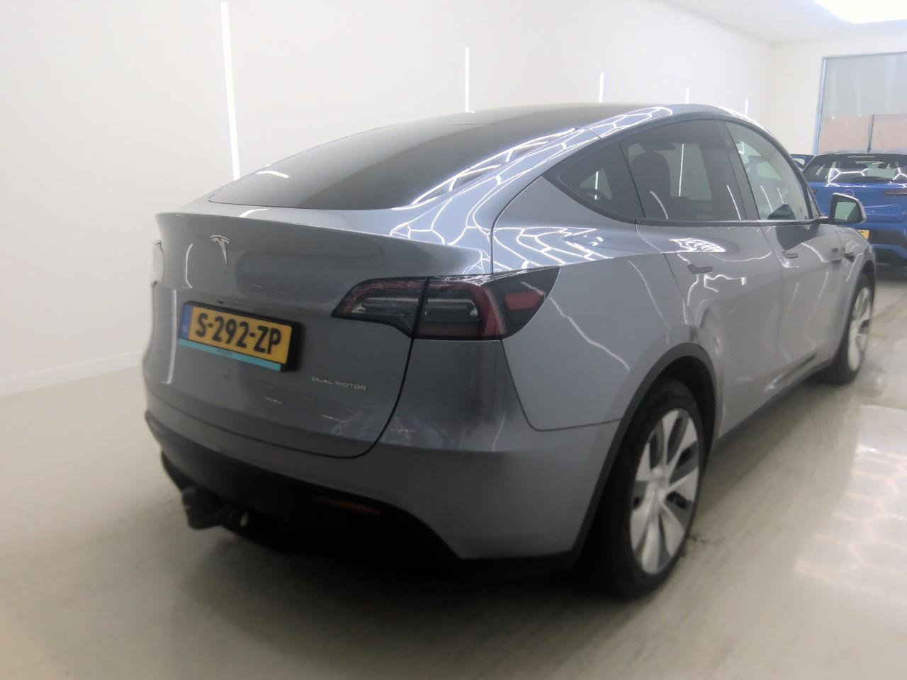 Tesla Model Y Long Range Dual Motor AWD 91,8% SoH Quicksilver [ AUTOPILOT+TREKHAAK+PANORAMADAK+STOELVERWARMING ] 4