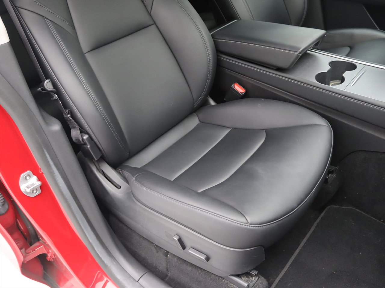 Tesla Model Y Long Range AWD 75kWh 351pk AMD RYZEN 92,2% SoH [ AUTOPILOT+20 INCH+PREMIUM AUDIO ] 19