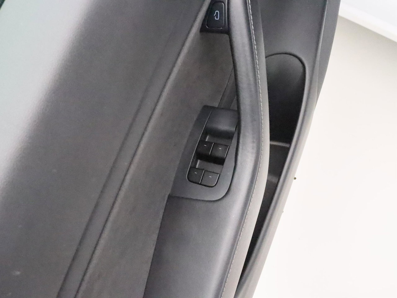 Tesla Model 3 Long-Range AWD 351pk 75 kWh FACELIFT [ WARMTEPOMP+AUTOPILOT+PREMIUM AUDIO ] 23
