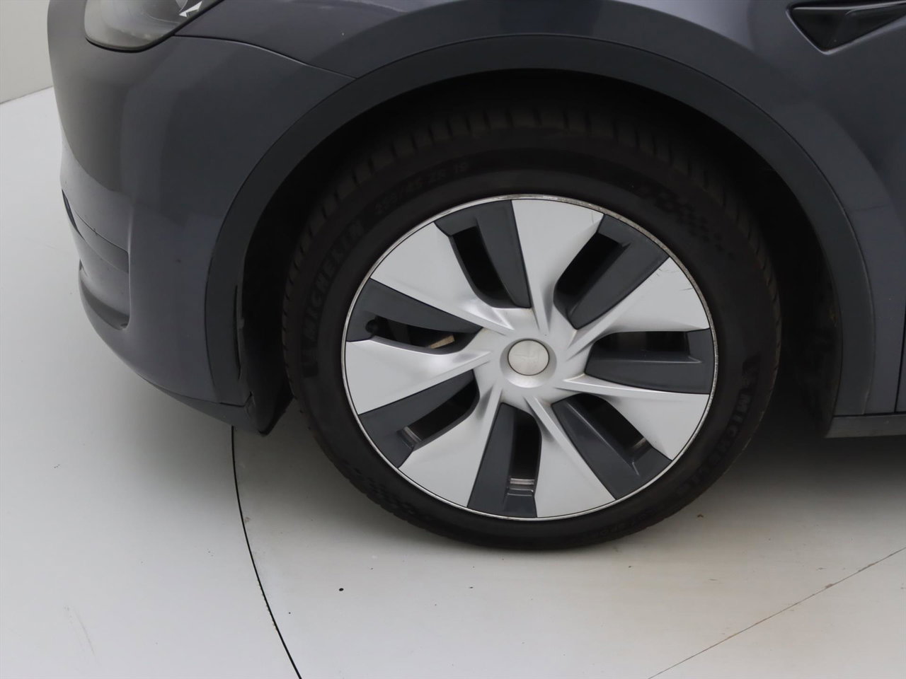 Tesla Model Y Standard RWD Plus 351pk AMD RYZEN [ LFP ACCU+AUTOPILOT+19 INCH+PREMIUM AUDIO ] 21