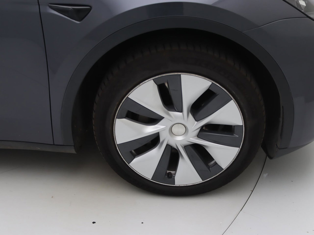 Tesla Model Y Standard RWD Plus 351pk AMD RYZEN [ LFP ACCU+AUTOPILOT+19 INCH+PREMIUM AUDIO ] 12