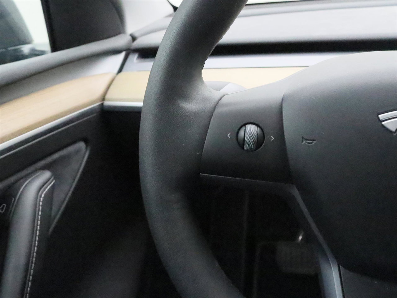 Tesla Model Y Standard RWD Plus 351pk AMD RYZEN [ LFP ACCU+AUTOPILOT+19 INCH+PREMIUM AUDIO ] 27