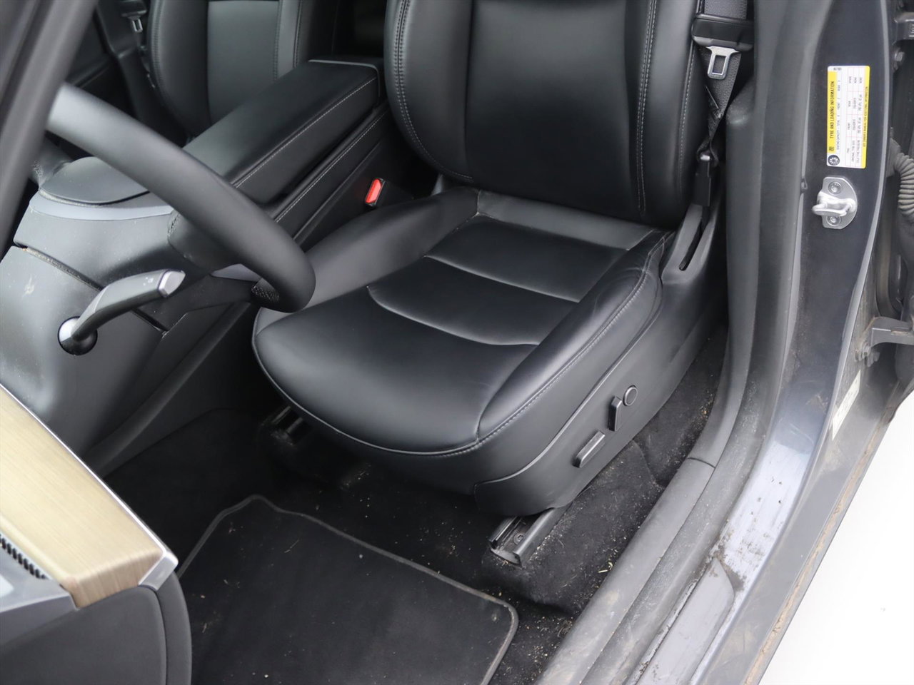 Tesla Model Y Standard RWD Plus 351pk AMD RYZEN [ LFP ACCU+AUTOPILOT+19 INCH+PREMIUM AUDIO ] 25