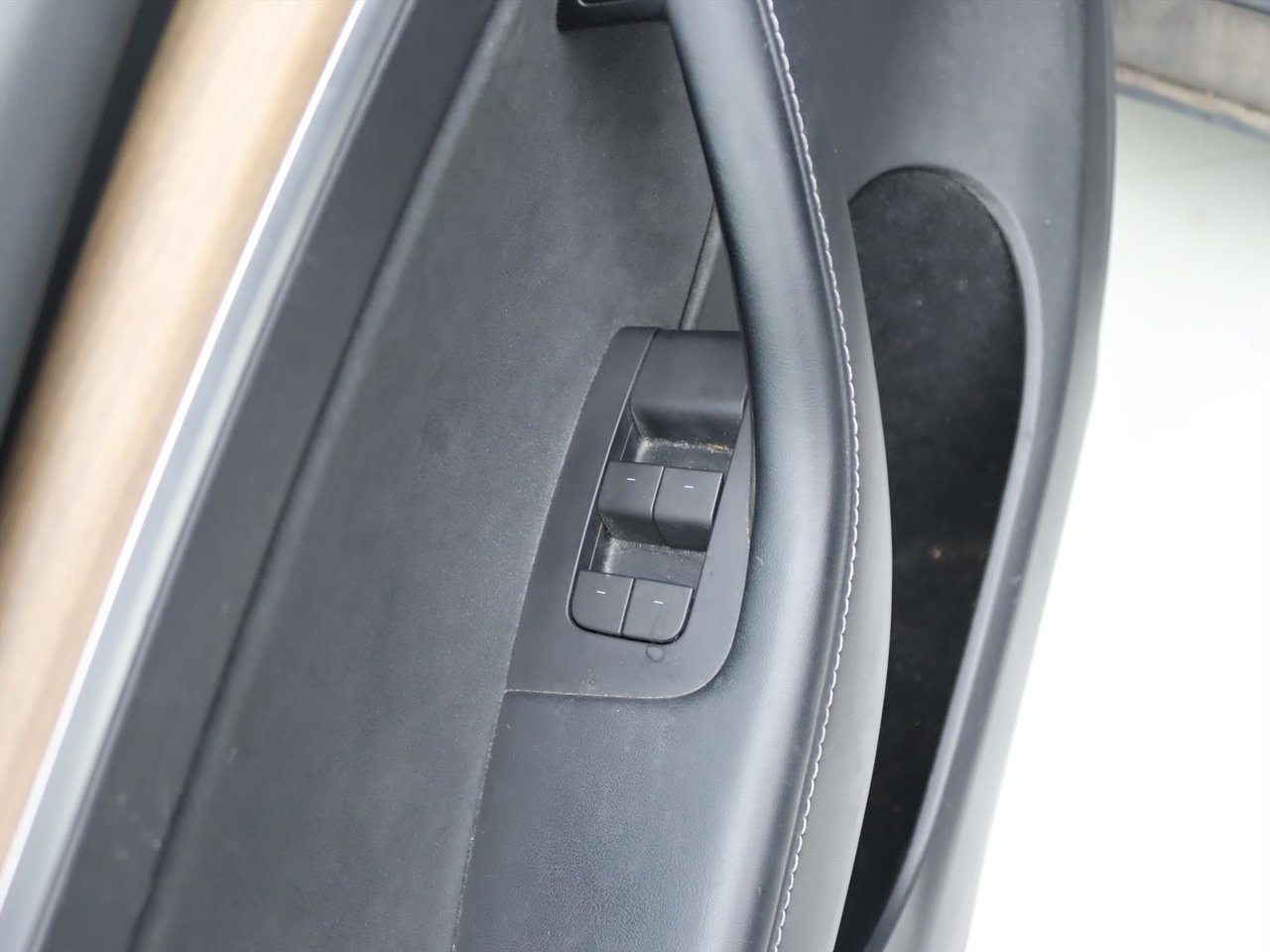 Tesla Model Y Standard RWD Plus 351pk AMD RYZEN [ LFP ACCU+AUTOPILOT+19 INCH+PREMIUM AUDIO ] 23