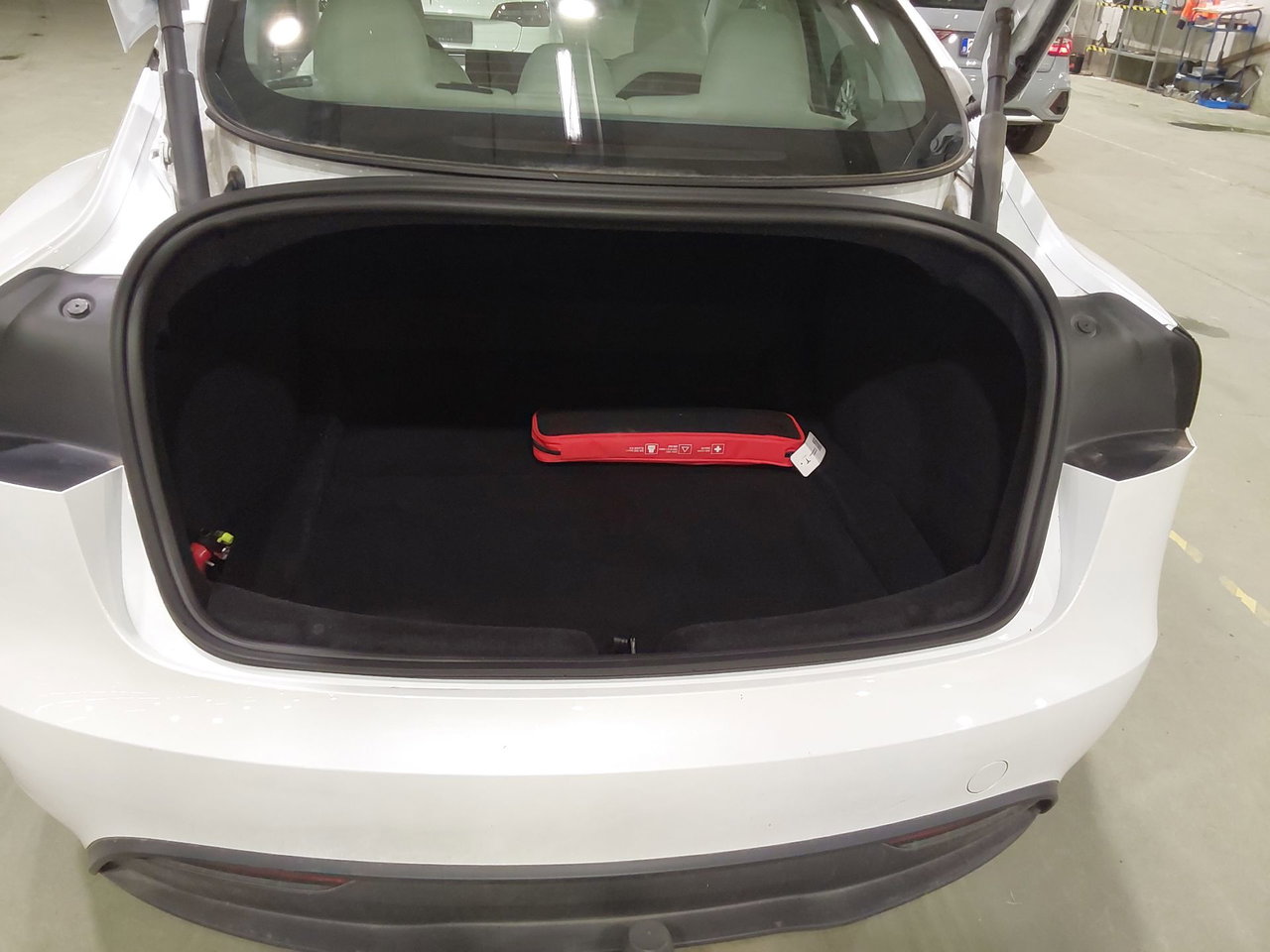 Tesla Model 3 Highland RWD 99% SoH [ LFP ACCU+HW4+WIT LEDER+TREKHAAK+AUTOPILOT+NIEUW MODEL] 4