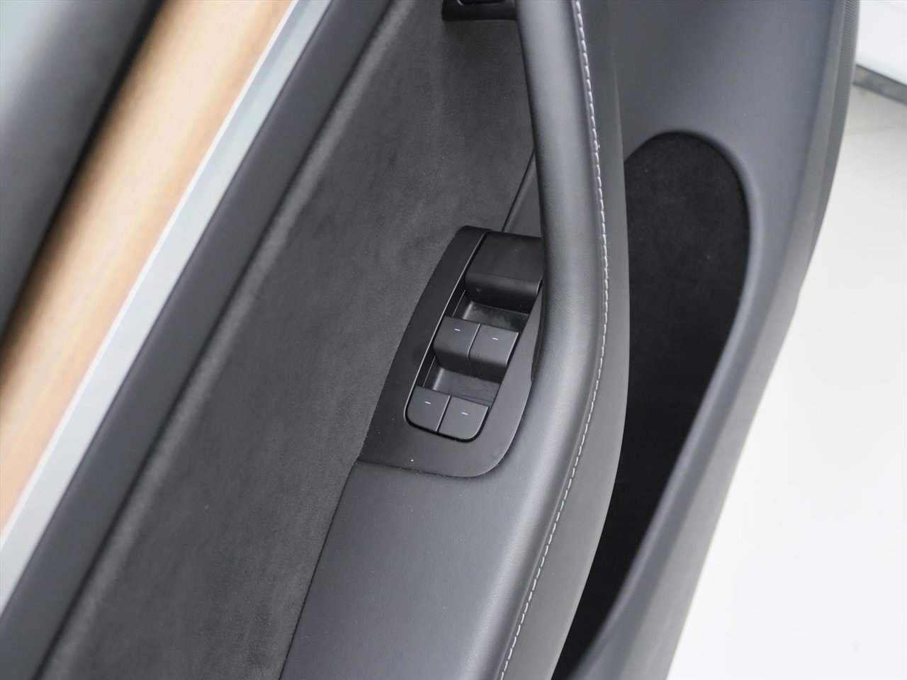 Tesla Model Y Long Range AWD 75kWh 351pk [ AMD RYZEN+AUTOPILOT+19 INCH+PREMIUM AUDIO ] 28
