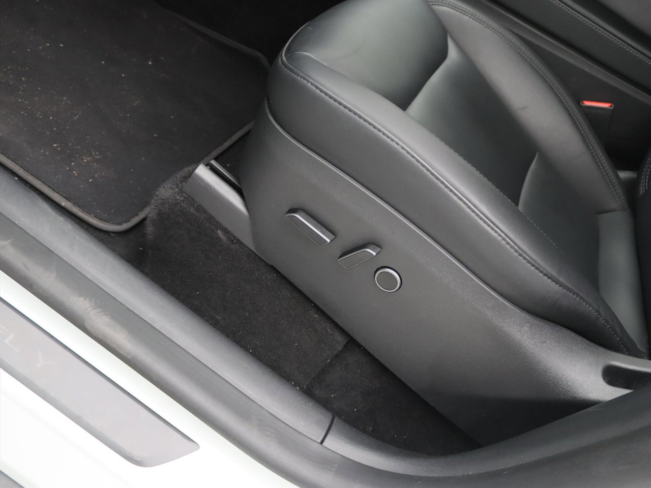 Tesla Model Y Long Range AWD 75kWh 351pk [ AMD RYZEN+AUTOPILOT+19 INCH+PREMIUM AUDIO ] 17