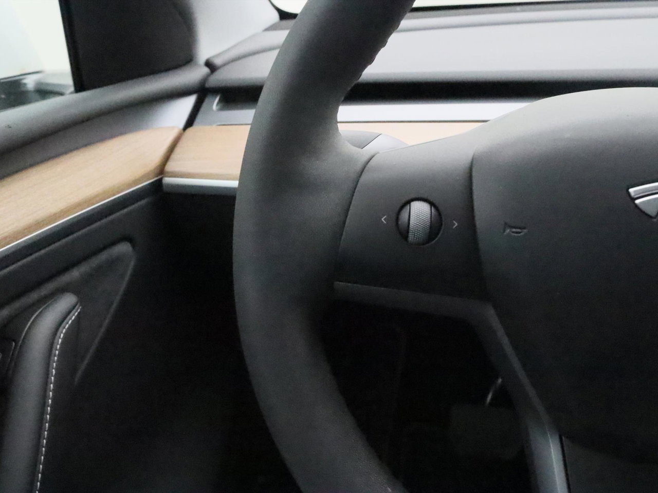 Tesla Model Y Long Range AWD 75kWh 351pk [ AMD RYZEN+AUTOPILOT+19 INCH+PREMIUM AUDIO ] 19