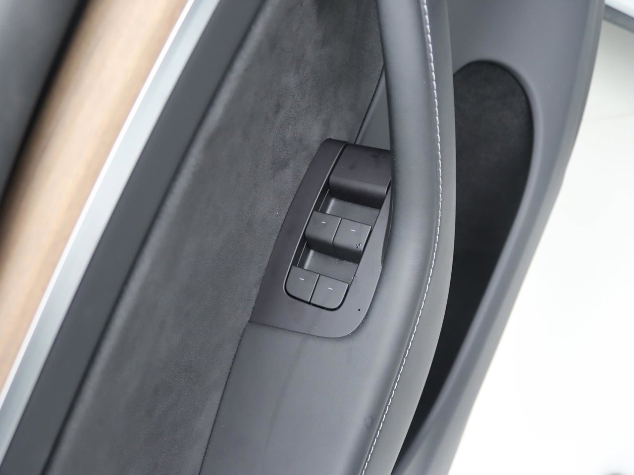 Tesla Model Y Long Range AWD 75kWh 351pk [ AMD RYZEN+AUTOPILOT+19 INCH+PREMIUM AUDIO ] 25