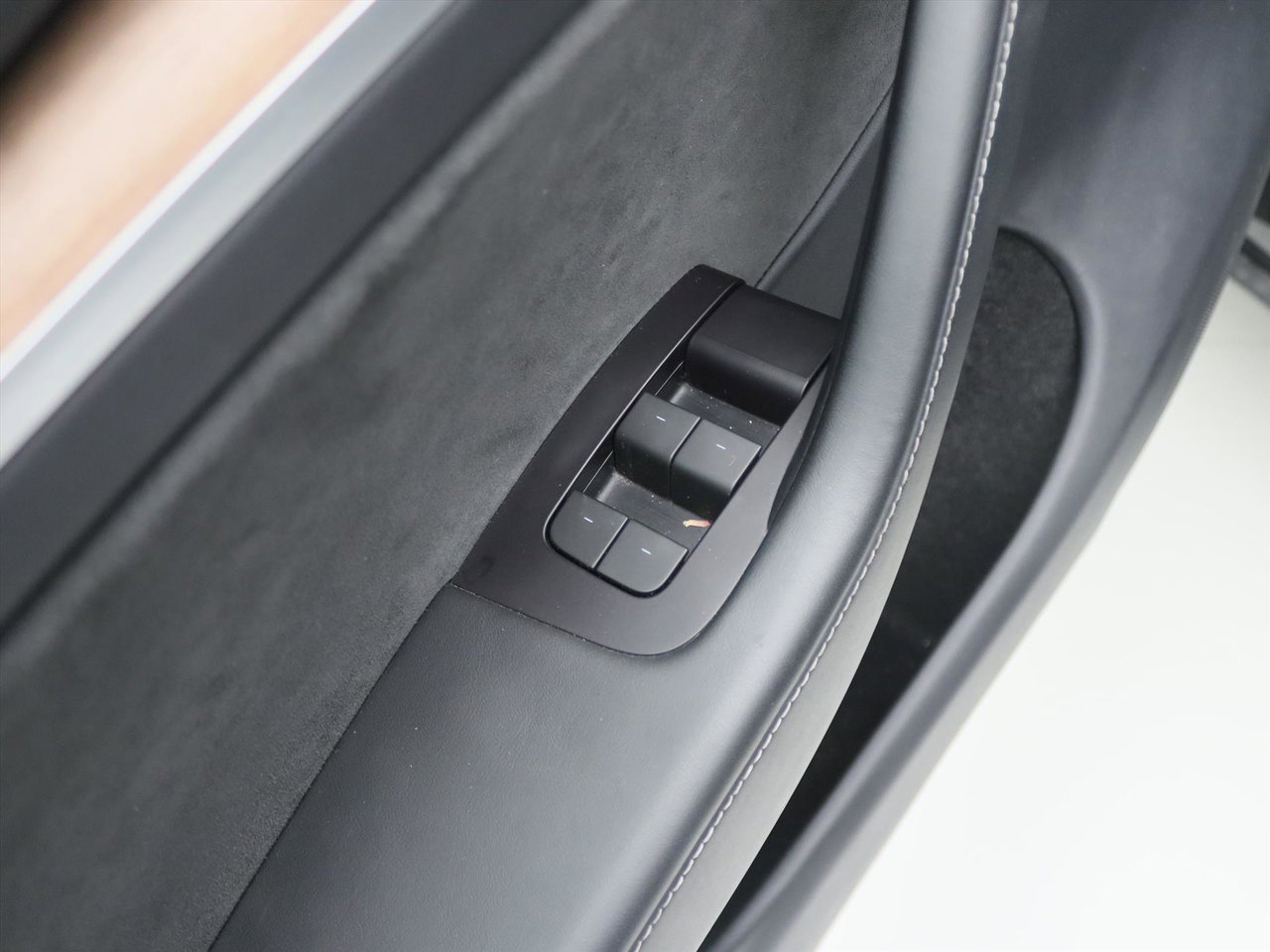 Tesla Model Y Long Range AWD 75kWh 351pk [ AMD RYZEN+AUTOPILOT+19 INCH+PREMIUM AUDIO ] 28