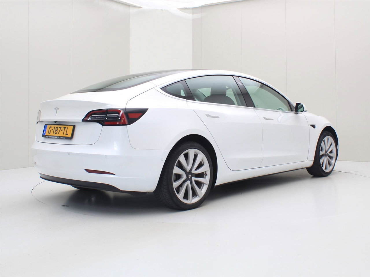 Tesla Model 3 Standard RWD Plus [ AUTOPILOT+60 kWh+PREMIUM AUDIO ] 2