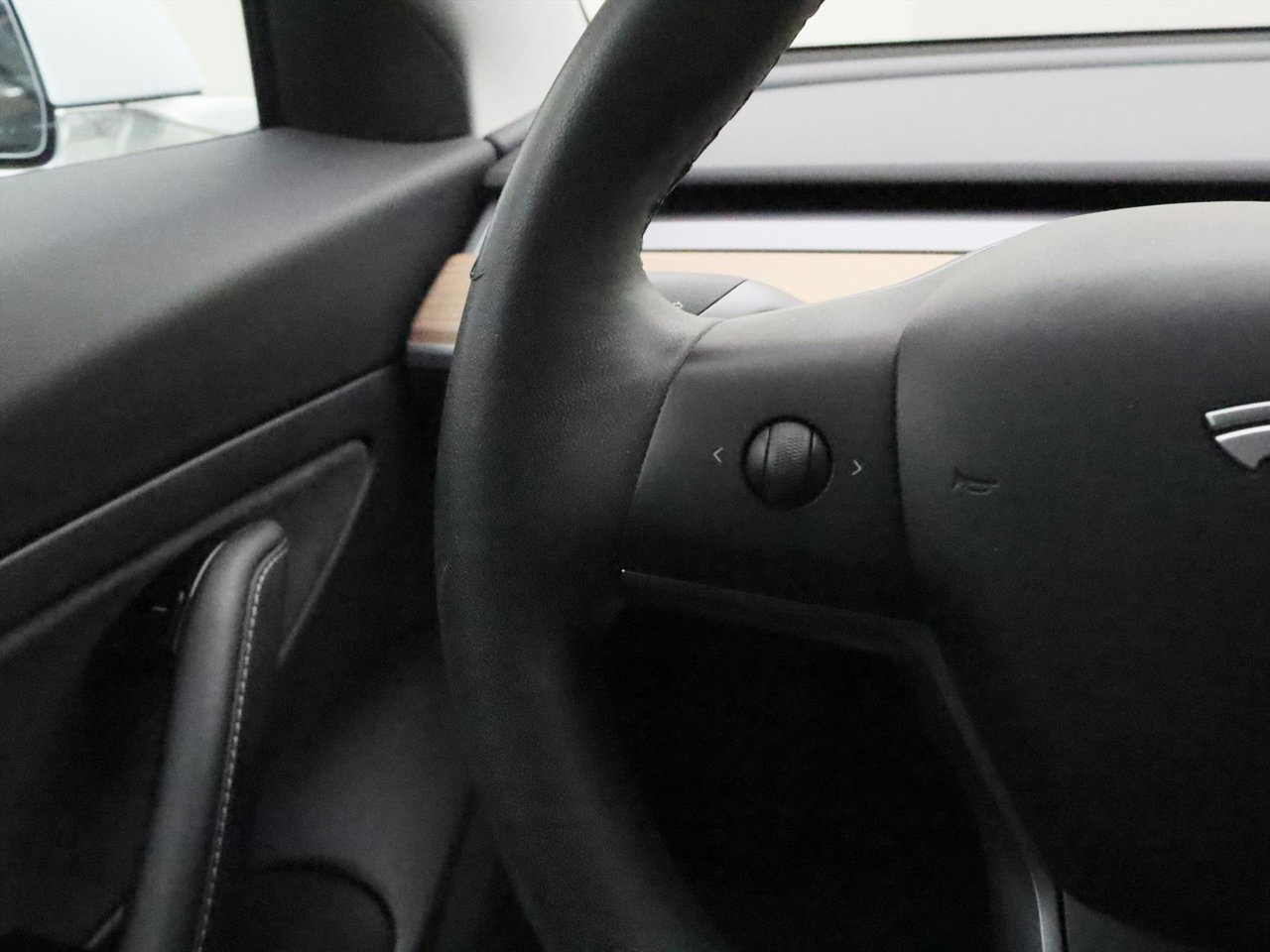 Tesla Model 3 Standard RWD Plus [ AUTOPILOT+60 kWh+PREMIUM AUDIO ] 26