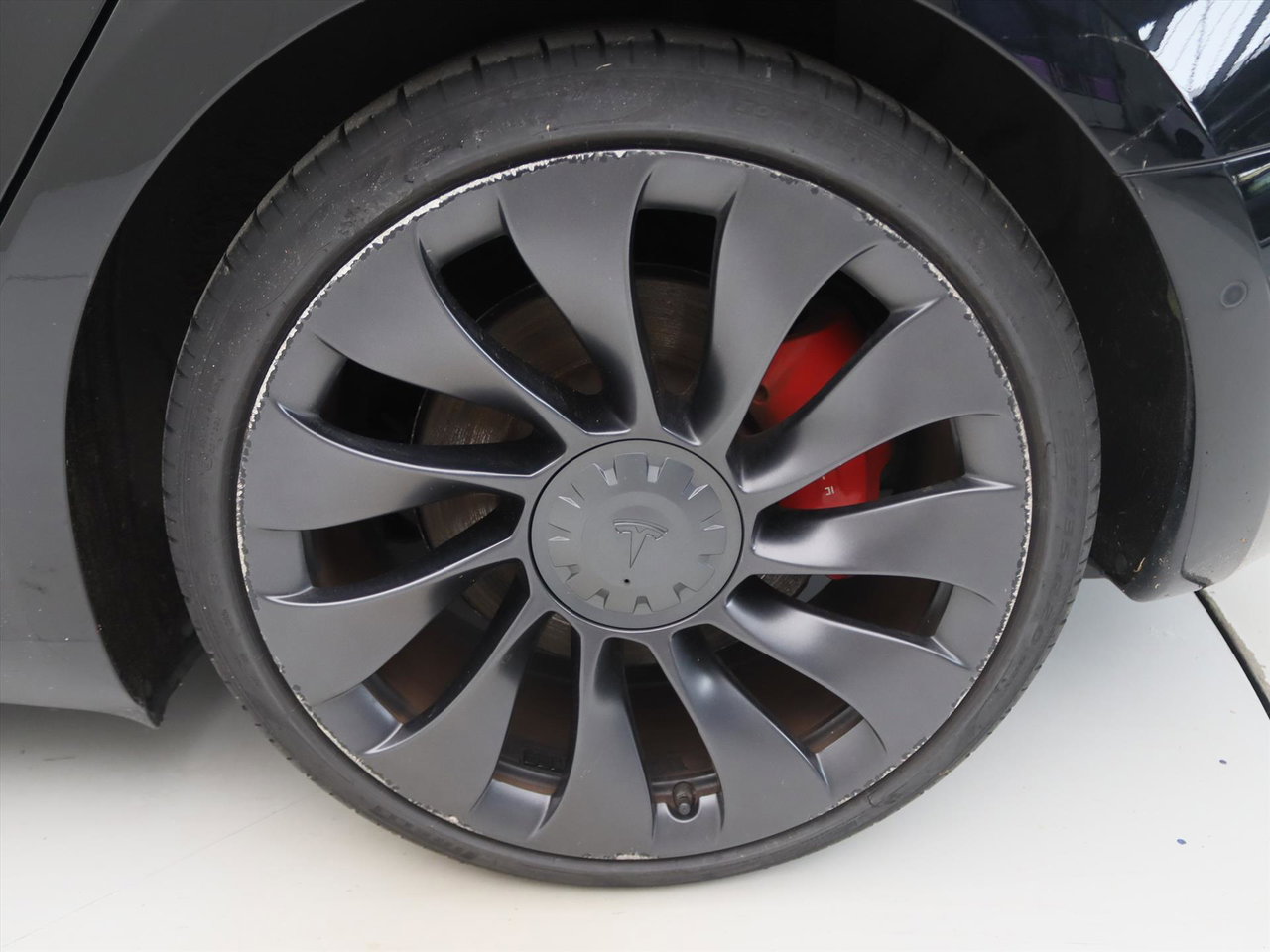 Tesla Model 3 Performance AWD 486pk 75 kWh FACELIFT 87,4% SoH [ WIT LEDER+AUTOPILOT+567KM WLTP+PREMIUM AUDIO ] 17