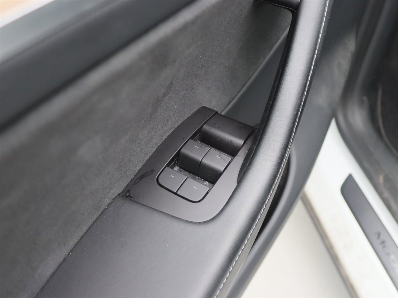Tesla Model Y Long Range AWD 75kWh 351pk 94.2% SoH AMD RYZEN [ TREKHAAK+AUTOPILOT+19 INCH+PREMIUM AUDIO ] 19
