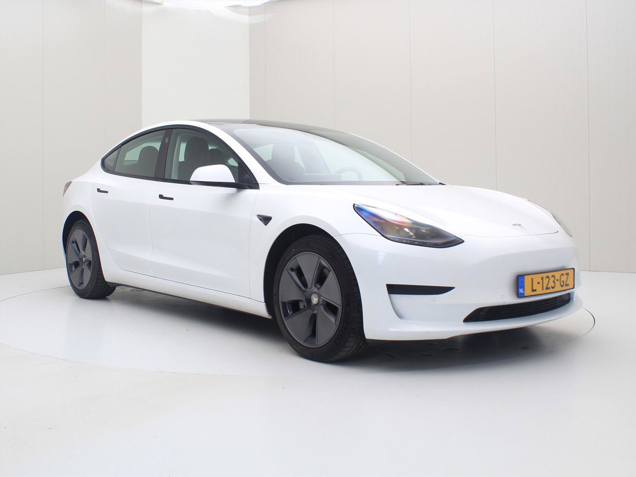 Tesla Model 3 Standard RWD Plus FACELIFT [ LFP-ACCU+WARMTEPOMP+AUTOPILOT+60 kWh+PREMIUM AUDIO ] 4