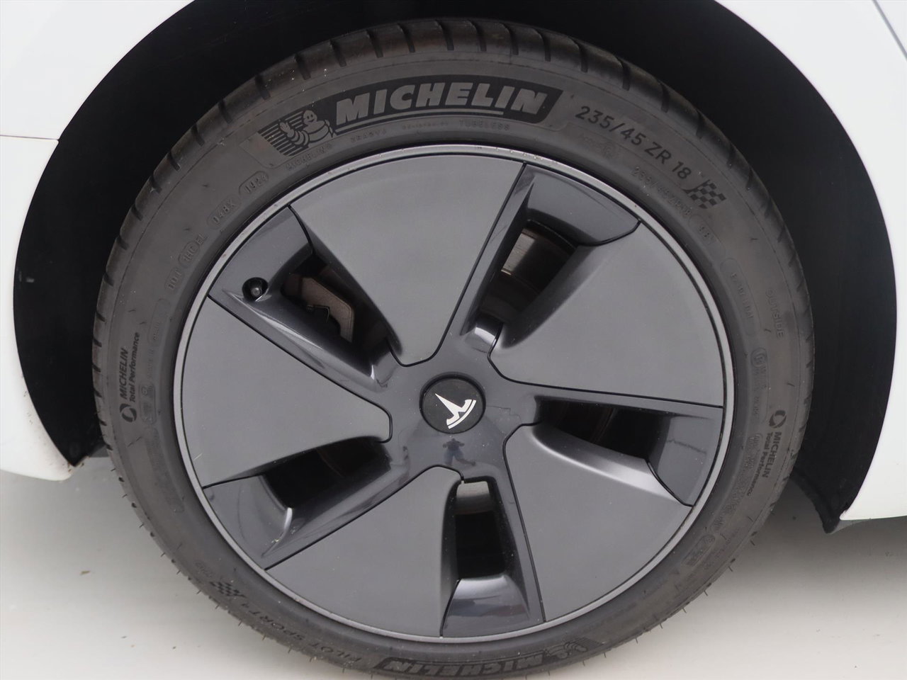 Tesla Model 3 Standard RWD Plus FACELIFT [ LFP-ACCU+WARMTEPOMP+AUTOPILOT+60 kWh+PREMIUM AUDIO ] 11