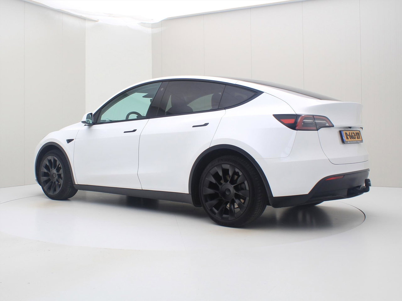 Tesla Model Y Standard RWD Plus [ TREKHAAK+LFP ACCU+AUTOPILOT+20 INCH+PREMIUM AUDIO ] 3