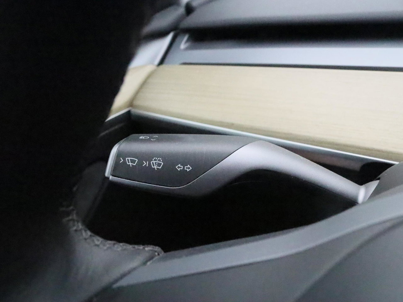 Tesla Model Y Standard RWD Plus [ TREKHAAK+LFP ACCU+AUTOPILOT+20 INCH+PREMIUM AUDIO ] 23