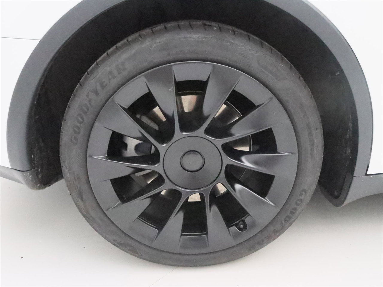 Tesla Model Y Standard RWD Plus [ TREKHAAK+LFP ACCU+AUTOPILOT+20 INCH+PREMIUM AUDIO ] 12