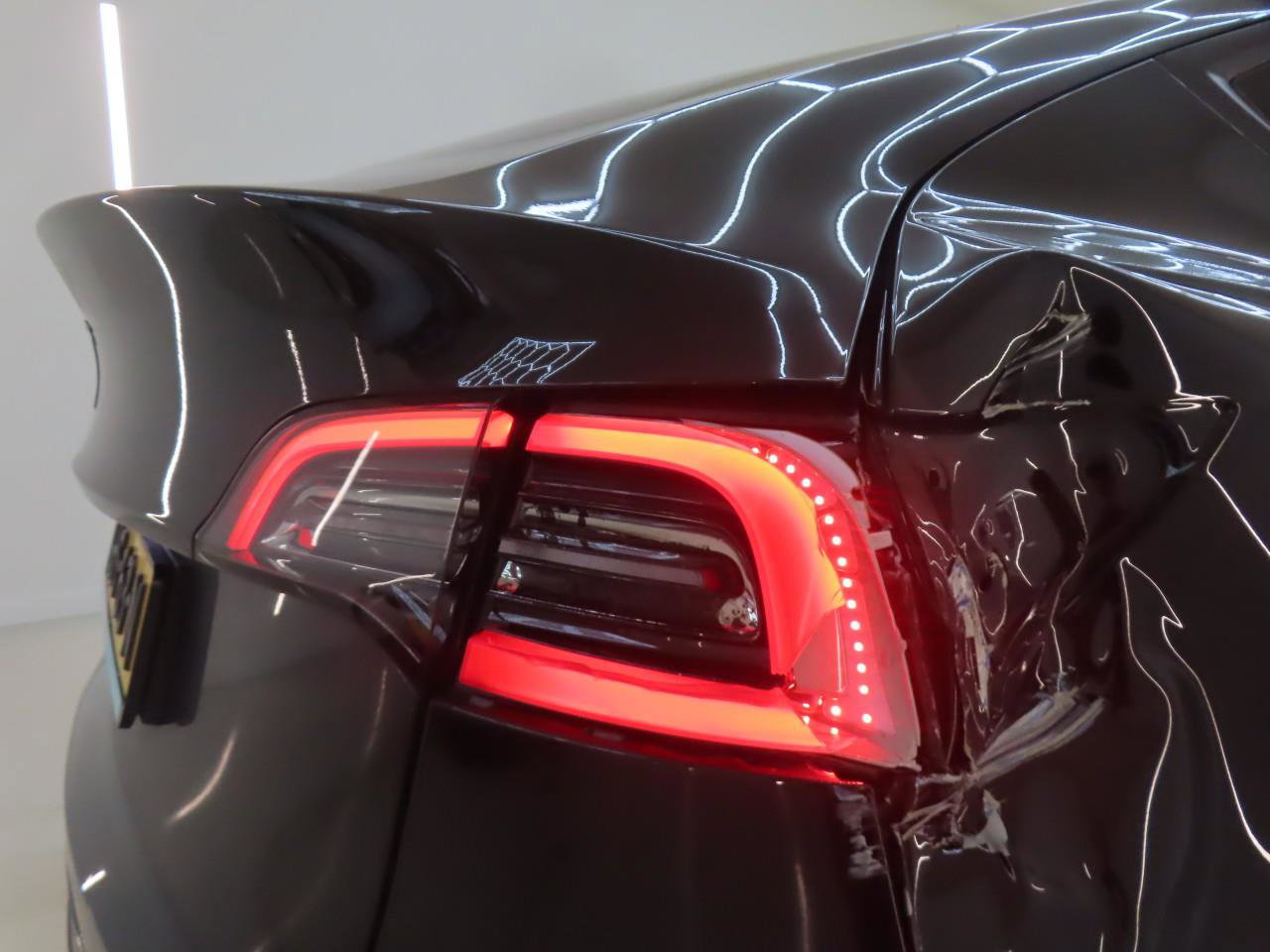 Tesla Model Y Standard RWD Plus 351pk [ HW4+LFP ACCU+AUTOPILOT+19 INCH+PREMIUM AUDIO ] 25