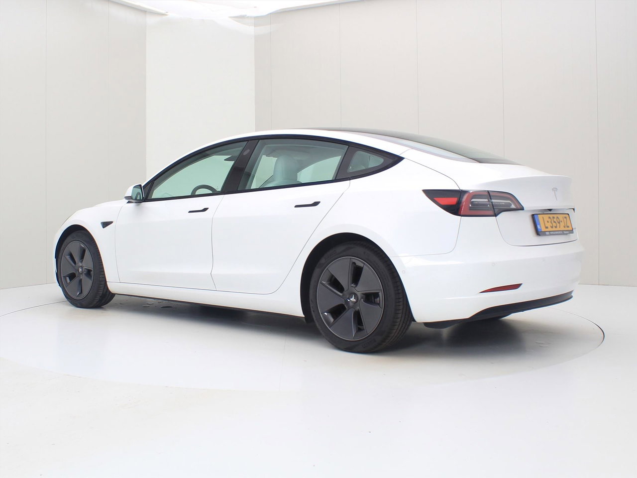 Tesla Model 3 Long-Range AWD 351pk 75 kWh FACELIFT 88,4% SoH [ WIT LEDER+WARMTEPOMP+ENHANCED AUTOPILOT+620KM WLTP+PREMIUM AUDIO ] 4