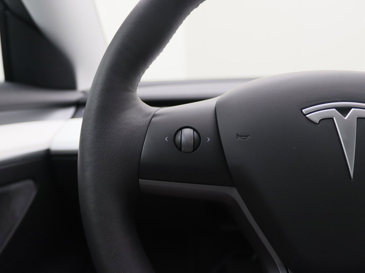 Tesla Model 3 Long-Range AWD 351pk 75 kWh FACELIFT 88,4% SoH [ WIT LEDER+WARMTEPOMP+ENHANCED AUTOPILOT+620KM WLTP+PREMIUM AUDIO ] 21